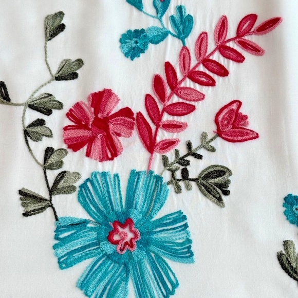 Candalite Boho Off-the Shoulder Embroidered Floral White Rayon Dress; Lined; Med - Picture 6 of 6